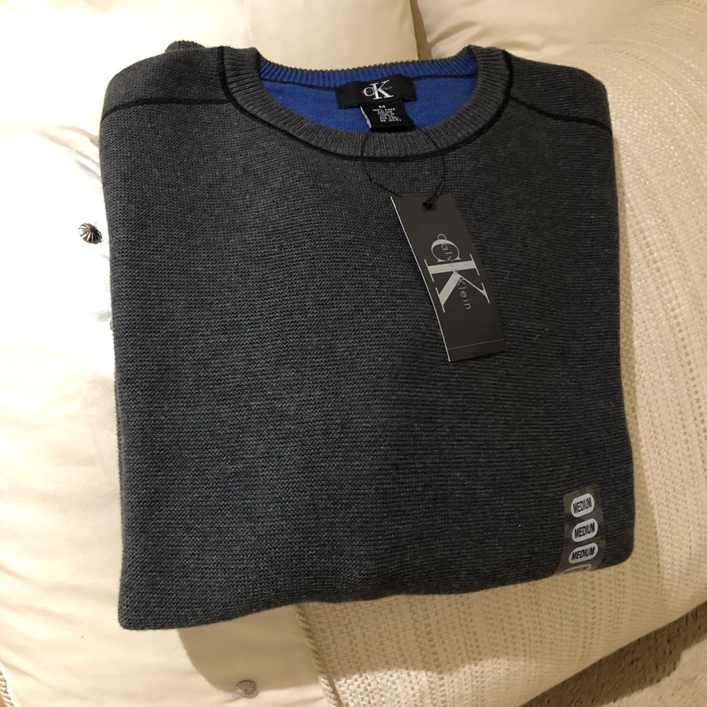 NWT Men’s Calvin Klein pullover sweater - Medium